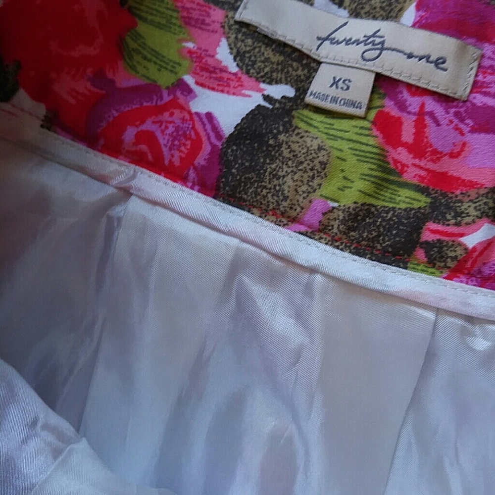 Skirt - Picture 8 of 9